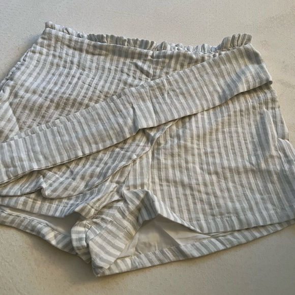 Pink Lily Earlier Today Grey Striped Side Tie Skort - Picture 3 of 4